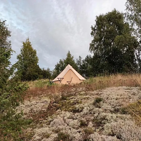 Glamping Kotitila Kiveinen ラグジュアリーテント *